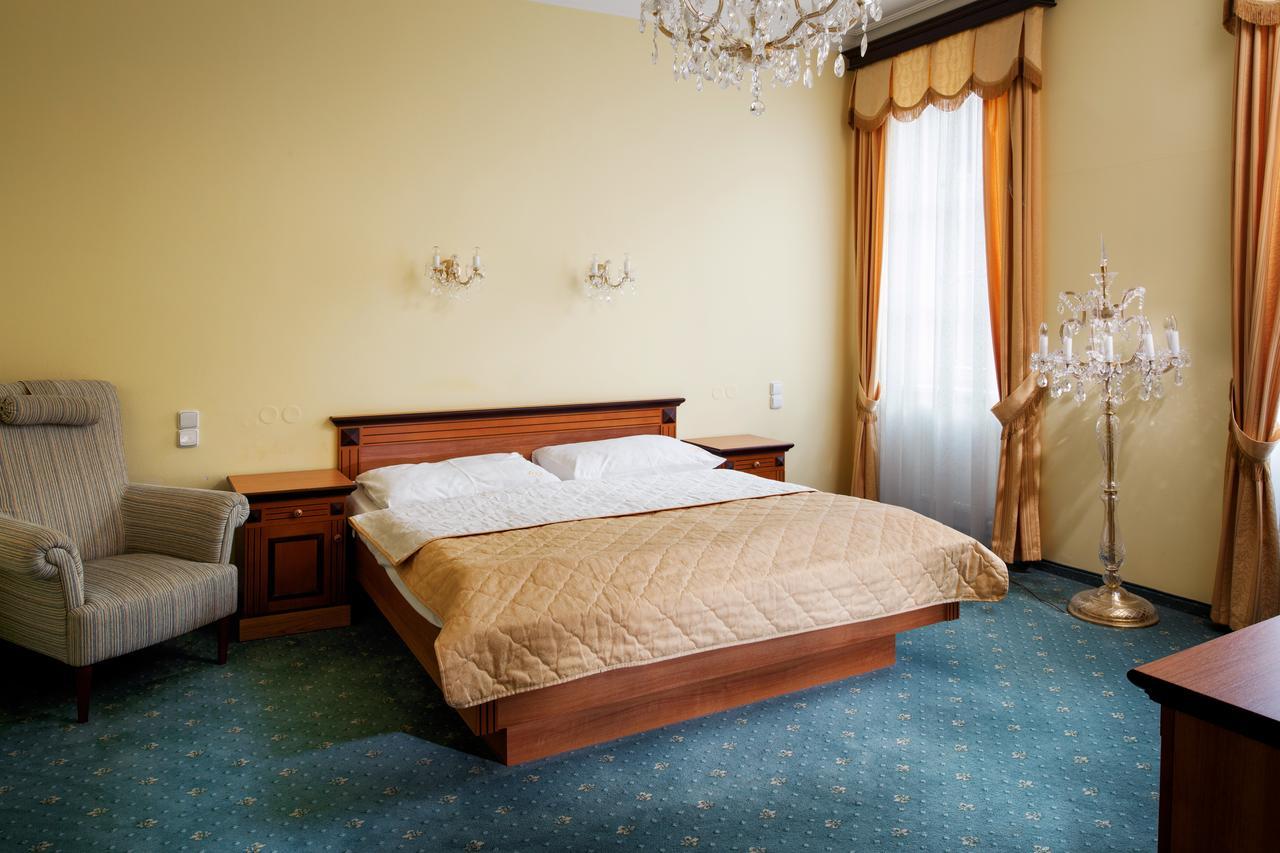 Lazensky Hotel Moskevsky Dvur كارلوفي فاري المظهر الخارجي الصورة