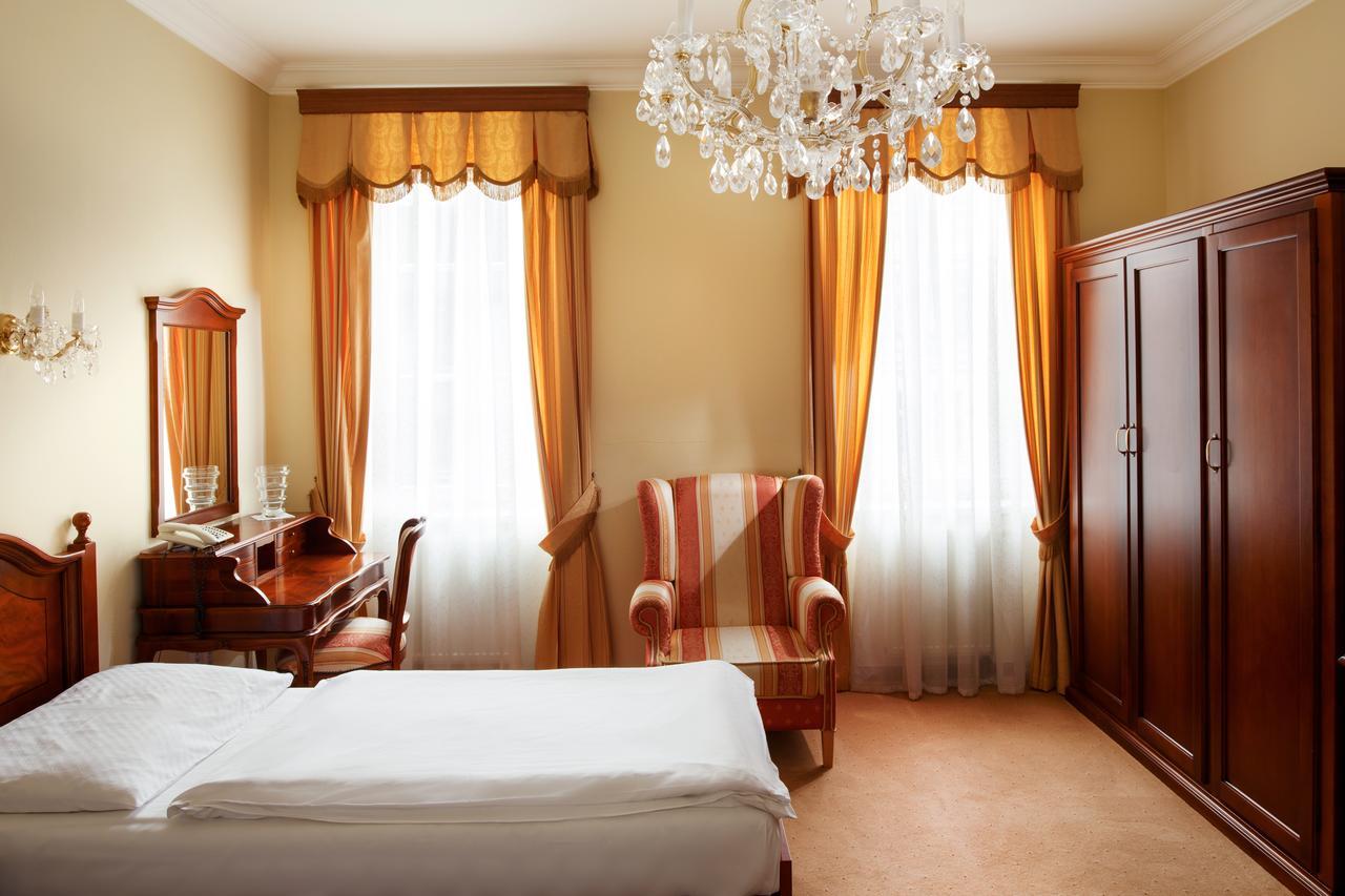 Lazensky Hotel Moskevsky Dvur كارلوفي فاري المظهر الخارجي الصورة
