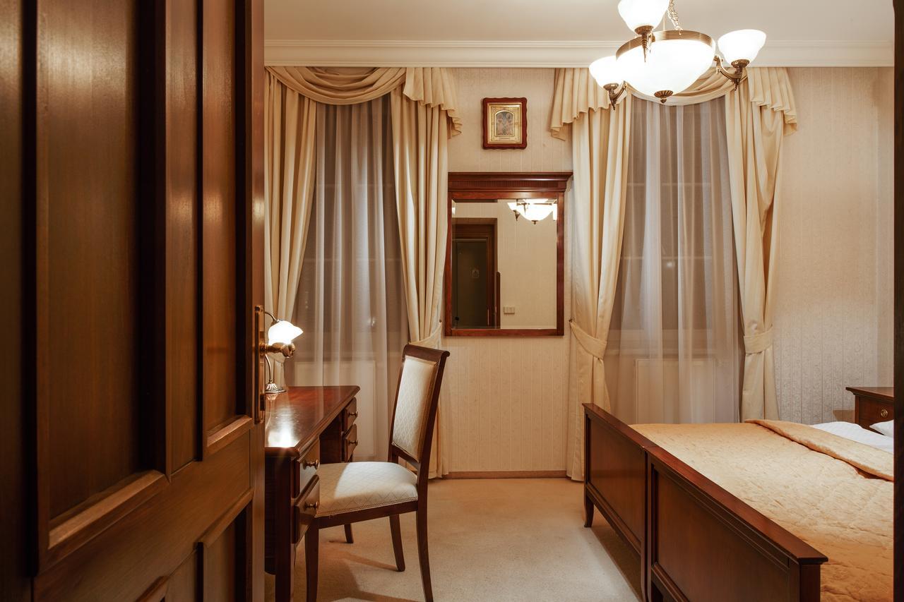 Lazensky Hotel Moskevsky Dvur كارلوفي فاري المظهر الخارجي الصورة