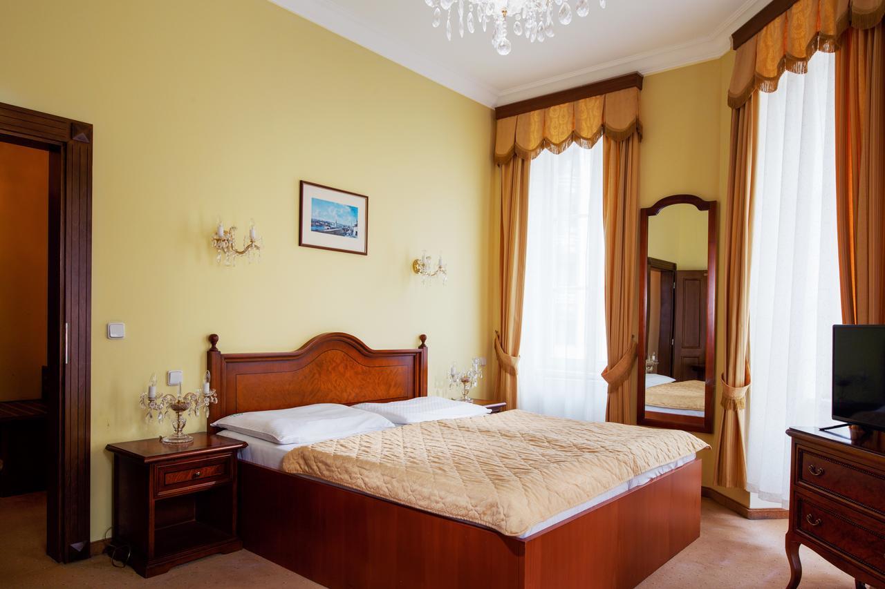 Lazensky Hotel Moskevsky Dvur كارلوفي فاري المظهر الخارجي الصورة