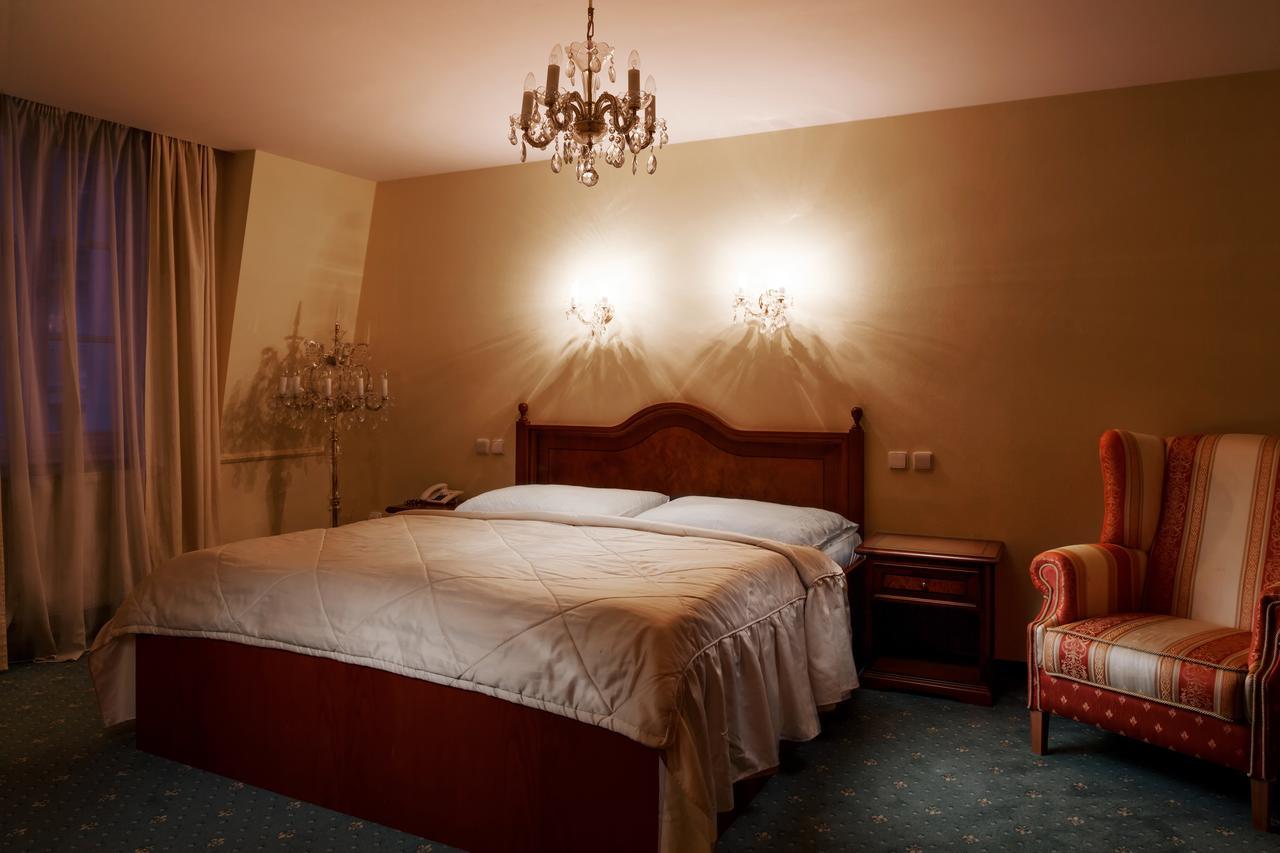 Lazensky Hotel Moskevsky Dvur كارلوفي فاري المظهر الخارجي الصورة