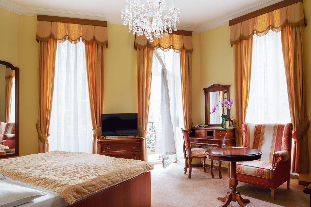 Lazensky Hotel Moskevsky Dvur كارلوفي فاري المظهر الخارجي الصورة