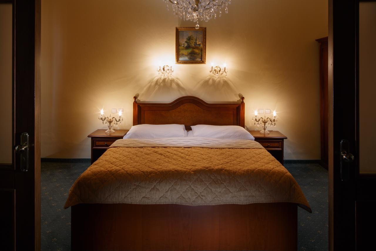Lazensky Hotel Moskevsky Dvur كارلوفي فاري المظهر الخارجي الصورة