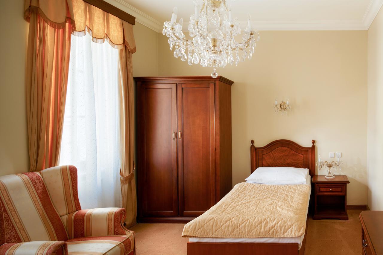 Lazensky Hotel Moskevsky Dvur كارلوفي فاري المظهر الخارجي الصورة