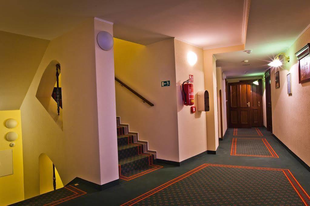 Lazensky Hotel Moskevsky Dvur كارلوفي فاري المظهر الخارجي الصورة