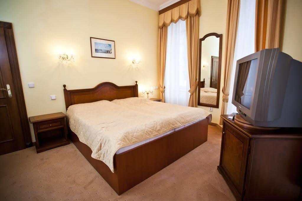 Lazensky Hotel Moskevsky Dvur كارلوفي فاري المظهر الخارجي الصورة