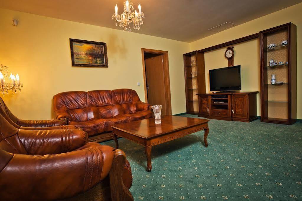 Lazensky Hotel Moskevsky Dvur كارلوفي فاري المظهر الخارجي الصورة