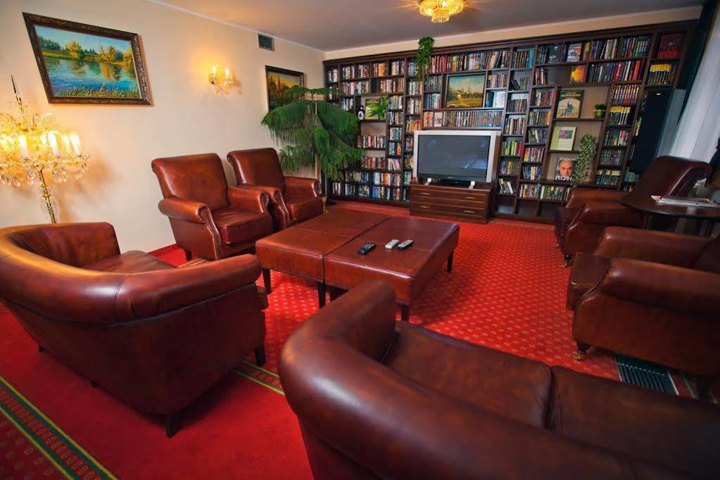 Lazensky Hotel Moskevsky Dvur كارلوفي فاري المظهر الخارجي الصورة