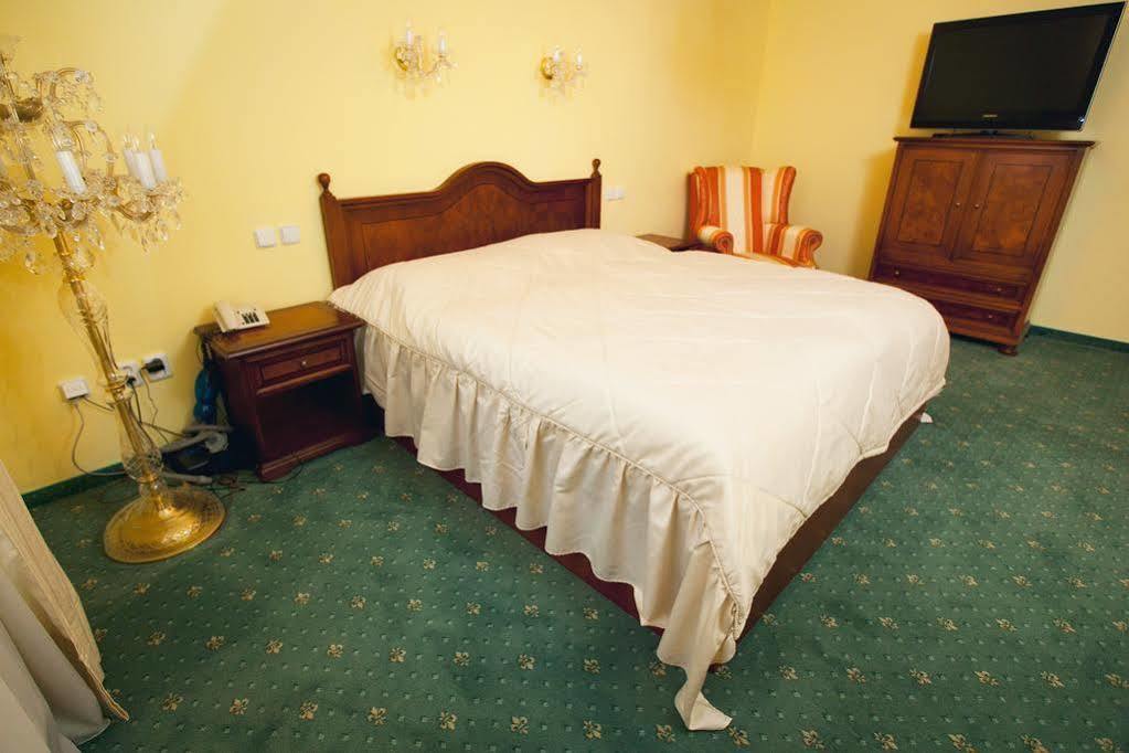 Lazensky Hotel Moskevsky Dvur كارلوفي فاري المظهر الخارجي الصورة