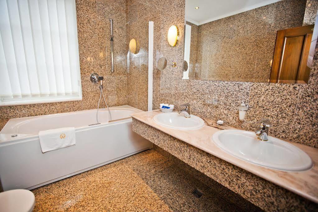 Lazensky Hotel Moskevsky Dvur كارلوفي فاري المظهر الخارجي الصورة
